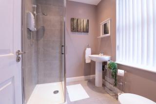 Modern Leeds Apartment Free Parking Near Hospital & Arena - 1