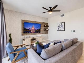 Cute Lakeview 2BR Condo with 2 Clubhouses - 5