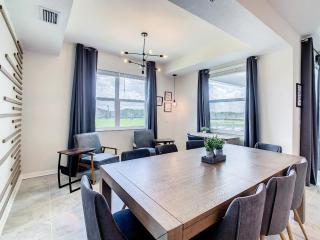 Cute Lakeview 2BR Condo with 2 Clubhouses - 2
