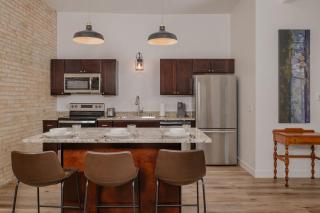 Luxury 1 Bedroom Downtown Neenah Flat - 9