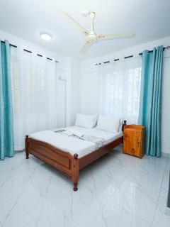 Spacious 1Bedroom,Strong WIFI,Tv Netflix ,Kitchen, Fridge Busy Area - 9