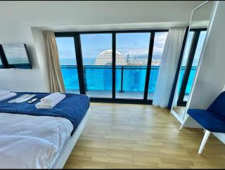 Room with mounting view - 3