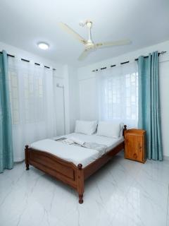 Spacious 1Bedroom,Strong WIFI,Tv Netflix ,Kitchen, Fridge Busy Area - 6