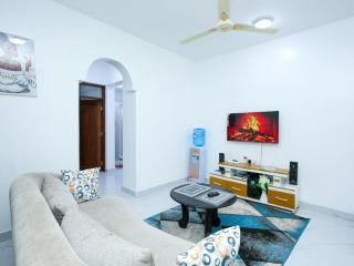 Spacious 1Bedroom,Strong WIFI,Tv Netflix ,Kitchen, Fridge Busy Area - 5