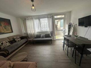 Wimbledon House For 6 People - 8