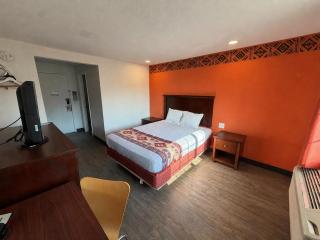 Pendleton Inn & Suites - 6