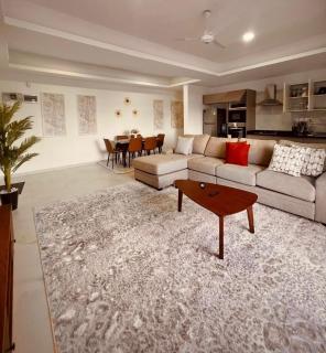 Pearl Retreat-Modern 2BR with pool near the beach - 4