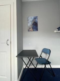 Spacious 3 Bedroom Home Near Leeds City Centre - 8