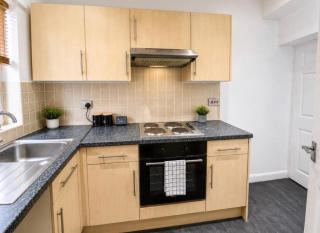Spacious 3 Bedroom Home Near Leeds City Centre - 6