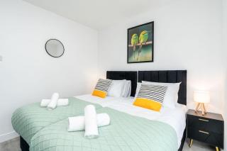 4 Bedroom House with 8 Beds, Driveway and Garden, Sheffield - 8