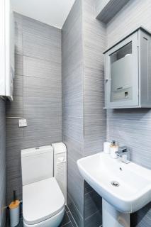 4 Bedroom House with 8 Beds, Driveway and Garden, Sheffield - 7