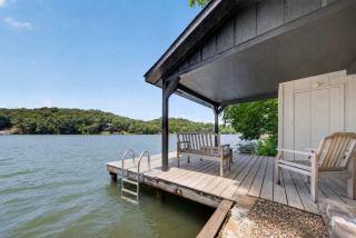 Lakefront Retreat on Lake Windsor - Private Dock - 9