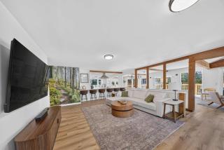 Lakefront Retreat on Lake Windsor - Private Dock - 8