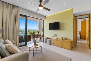 New Home 3BR condo near the ocean with pool, gym, AC, and full kitchen - 9