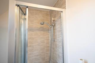 Spacious Luxurious Serviced Accommodation 10 - 2