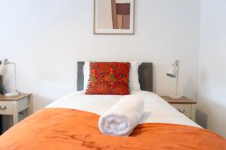Spacious Luxurious Serviced Accommodation 10 - 8