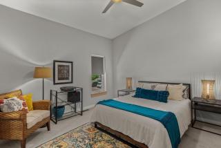 Modern 2BR Townhome Near U of A & Dickson St - Free Parking - 8