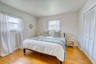 Downtown Bentonville Getaway - 3BR 2BA & Yard - 8