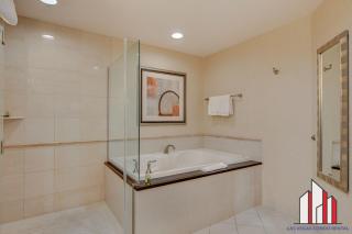 11th Floor Luxurious Suite - Strip & F1 Views - 9