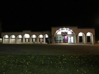 Lacombe Motor Inn - 8