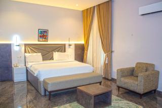 Saint Tropez Hotel & Suites - 7