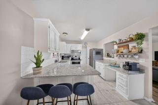 Joy House - Stylish Stay in Central Fayetteville - 7