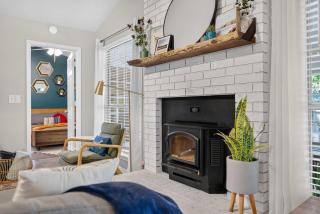 Joy House - Stylish Stay in Central Fayetteville - 2