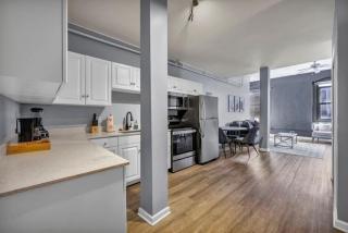 2-Story Downtown Loft, King Bed, Gym, Sauna - 8