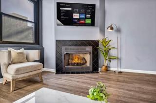 2-Story Downtown Loft, King Bed, Gym, Sauna - 4