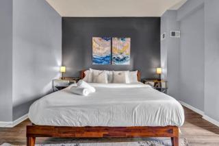 2-Story Downtown Loft, King Bed, Gym, Sauna - 2