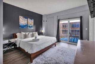 2-Story Downtown Loft, King Bed, Gym, Sauna - 0