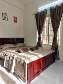 The Cozy Taana Luxe AC Comfort Stay - 5