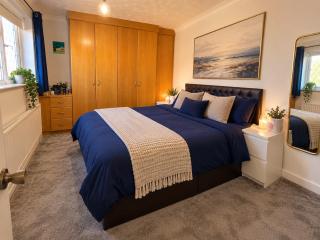 Large 5-Bed Home Sleeps 10 Free Parking - 8