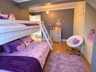 Large 5-Bed Home Sleeps 10 Free Parking - 1