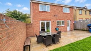 Spacious Modern 10 Bed Home 3 Baths Ideal for Large Groups & Free Parking - 6