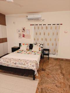 Matchbox AC Studio Walkable to Indiranagar 100ft - 8