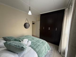 Comfort Zone Near OR Tambo International Airport - 4
