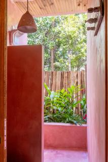 Casa de barro em fazenda regenerativa na Bahia - 1