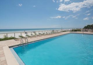Oceanfront Corner Condo with Private Balcony Pool Hot Tub and Garage Parking - 5
