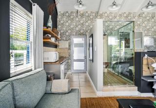 THESEN HARBOUR TOWN luxury studio apartment - 9