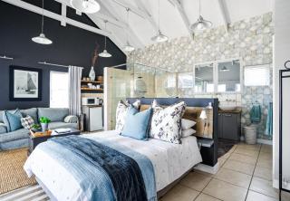THESEN HARBOUR TOWN luxury studio apartment - 8