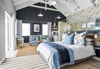 THESEN HARBOUR TOWN luxury studio apartment - 5