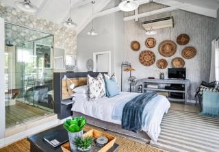 THESEN HARBOUR TOWN luxury studio apartment - 4