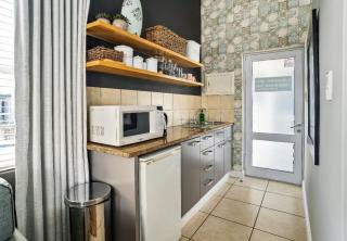 THESEN HARBOUR TOWN luxury studio apartment - 3