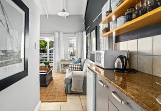 THESEN HARBOUR TOWN luxury studio apartment - 2