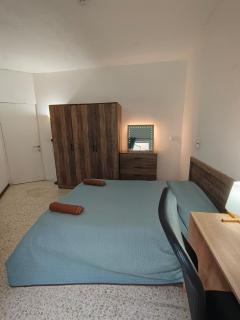 Private double room, shared bathroom - 1