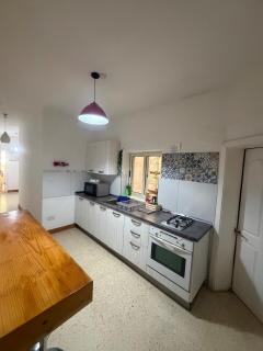 Spacious double room with balcony, shared bathroom - 5