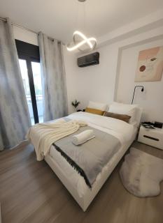 Grand Jacuzzi suite and 6 guests Family Apartment near Acropolis & 2 min Syngrou Fix Metro - 5