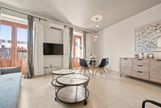 Apartamento luminoso con balcón en el centro - 1