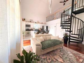 Casa Bohemia, Private Loft Retreat, King Bed, Game Lounge, EV recharging station - Orlando - 0